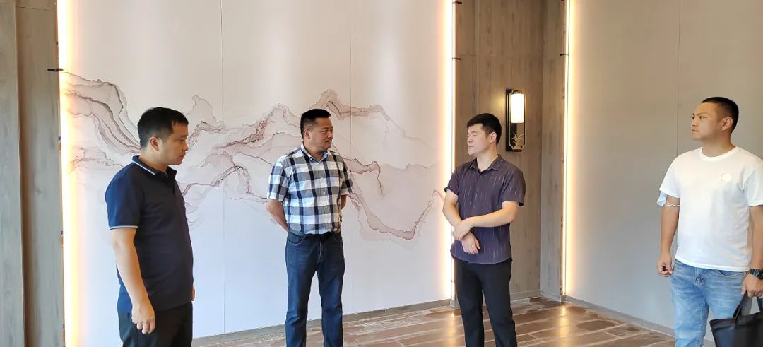 黨支部書記、總經(jīng)理陳文濤帶隊(duì)赴工地考察安全生產(chǎn)情況(圖3)